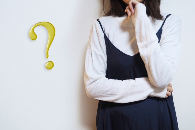 結婚相談所の違約金について疑問を持つ女性